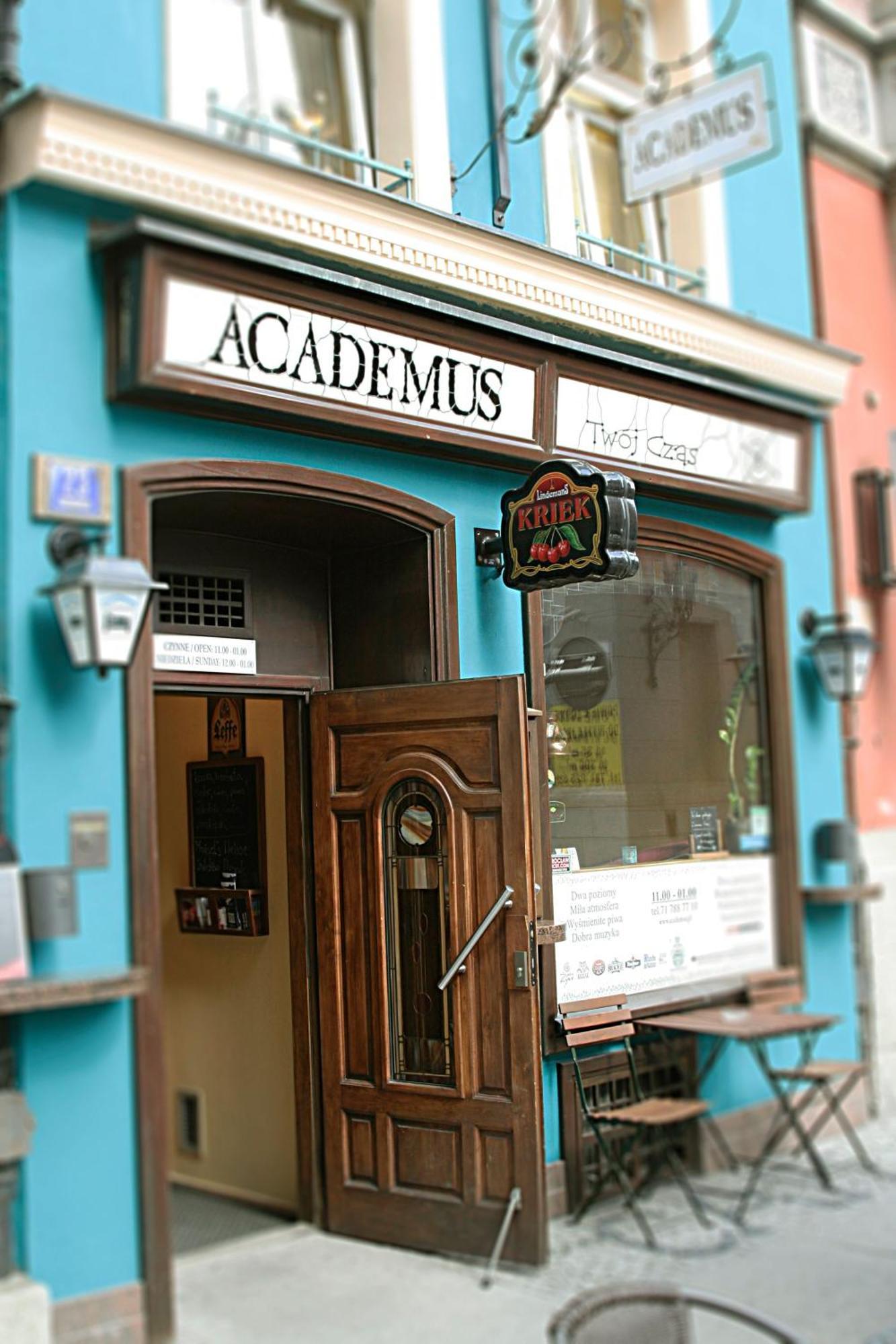 Academus Pub & Guest House Wroclaw Exterior photo