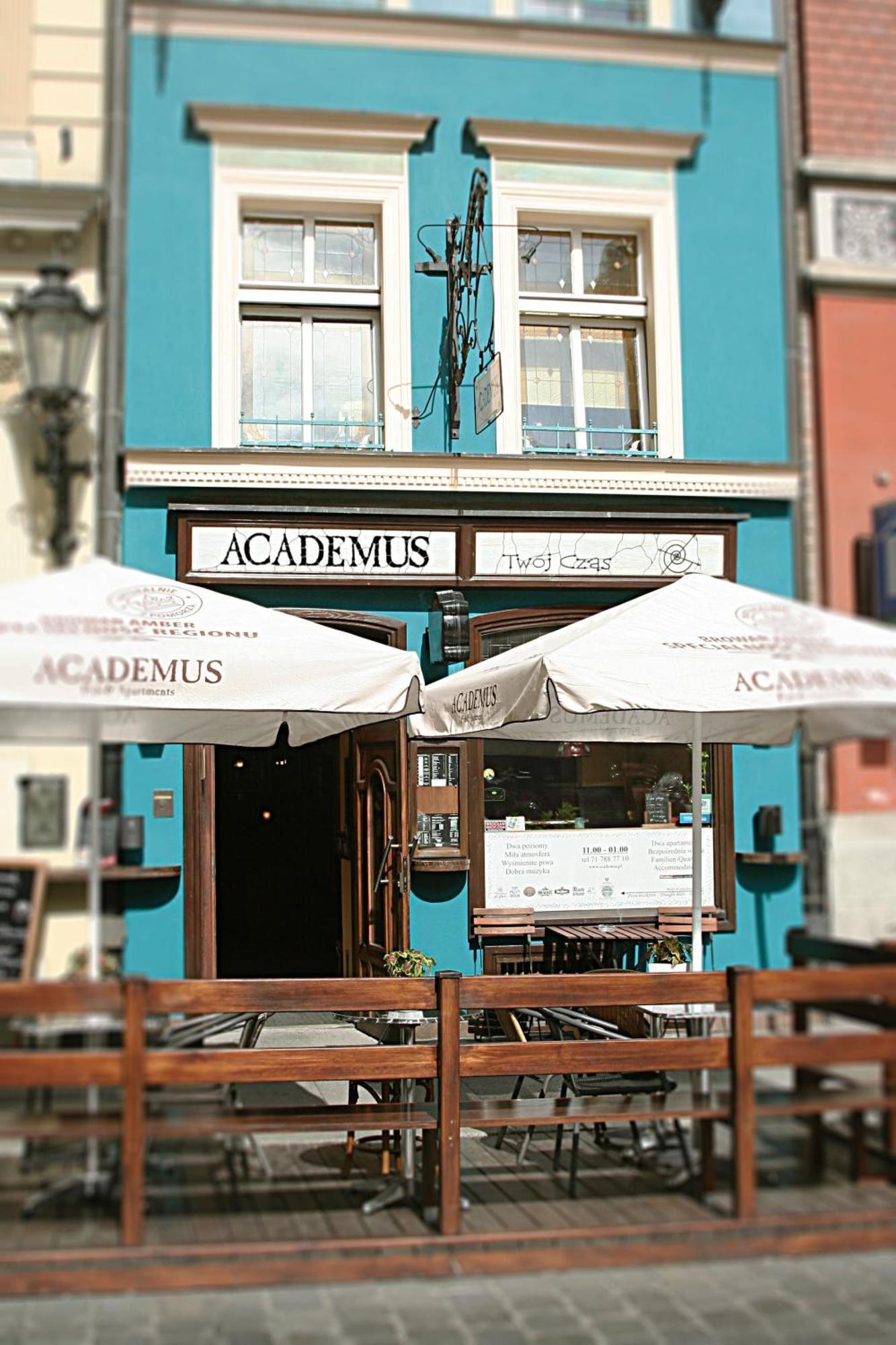 Academus Pub & Guest House Wroclaw Exterior photo
