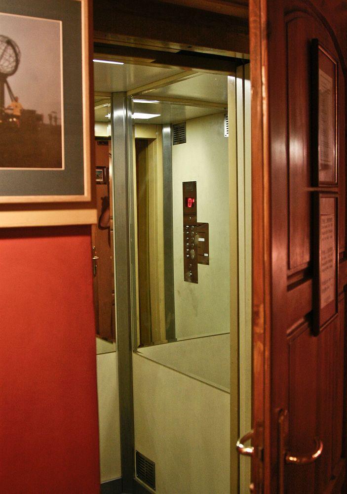 Academus Pub & Guest House Wroclaw Exterior photo