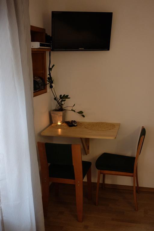 Academus Pub & Guest House Wroclaw Exterior photo